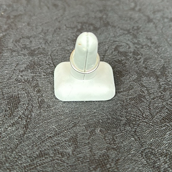 Authentic Pandora Ring, Sterling Silver with White Pearlescent Stone, Size 7 - Picture 4 of 7